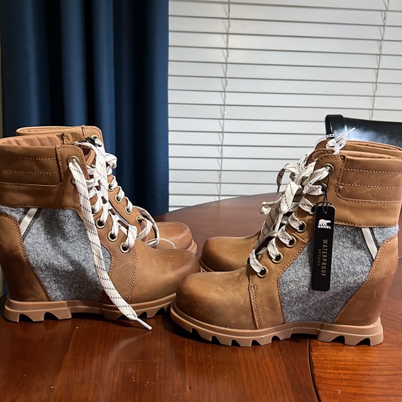 Sorel Women's Joan of Arctic Wedge III Lexie Boot Waterproof Leather Wedge Boots - Picture 9 of 11